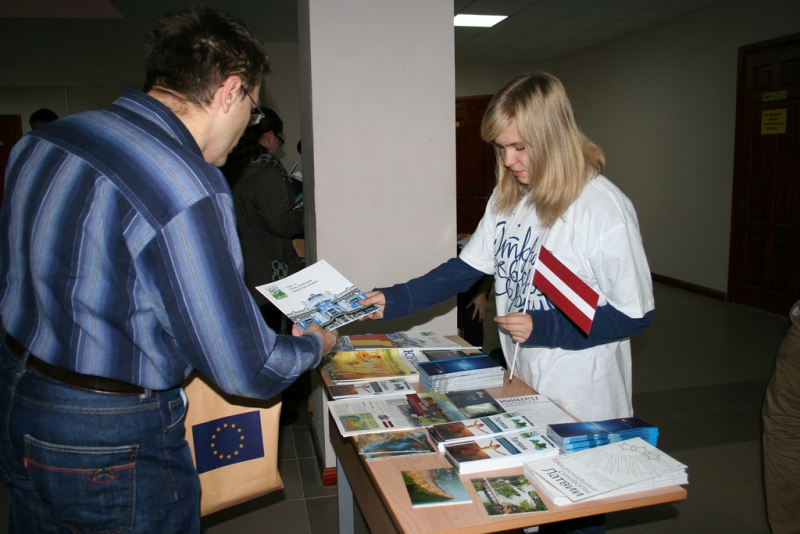 Vēstniecība Krievijā iepazīstina Kalugas publiku ar Latvijas kultūras un valodas daudzveidību