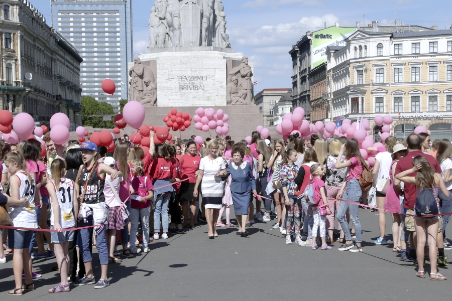 Iveta Vējone aicina Latvijas sievietes rūpēties par krūšu veselību