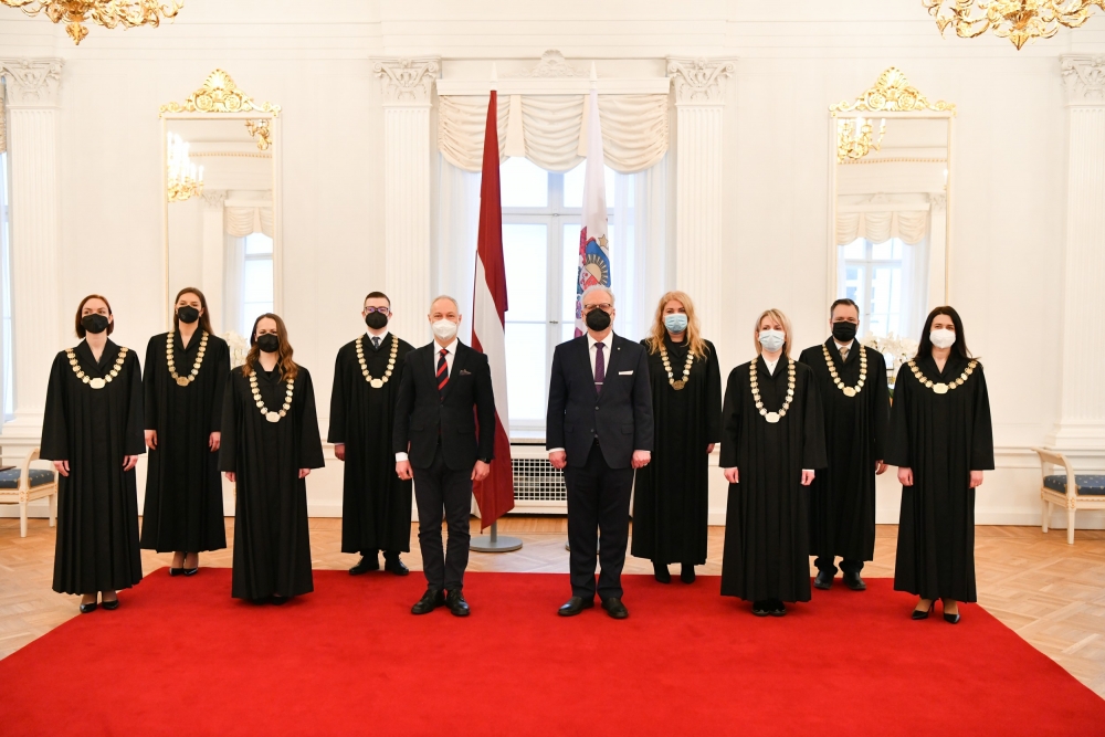 Rīgas pilī tiesneša zvērestu Valsts prezidentam dod rajona (pilsētas) tiesu tiesneši