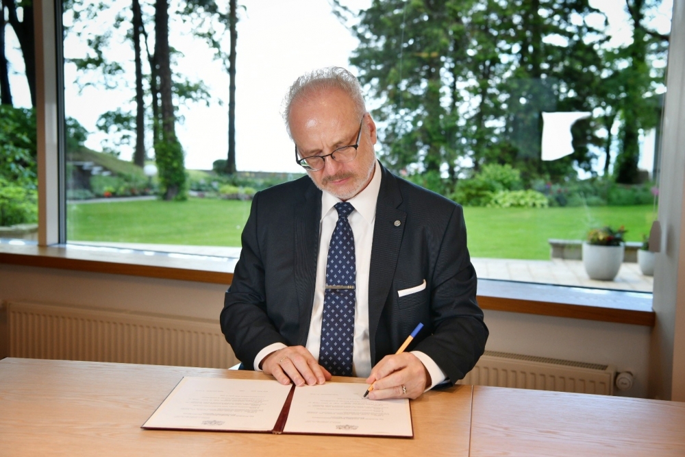 Valsts prezidents paraksta likumus par Somijas un Zviedrijas pievienošanos NATO