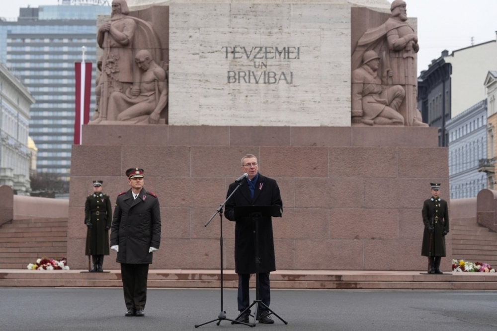 Valsts prezidenta Edgara Rinkēviča uzruna svinīgās godasardzes maiņas ceremonijā pie Brīvības pieminekļa 