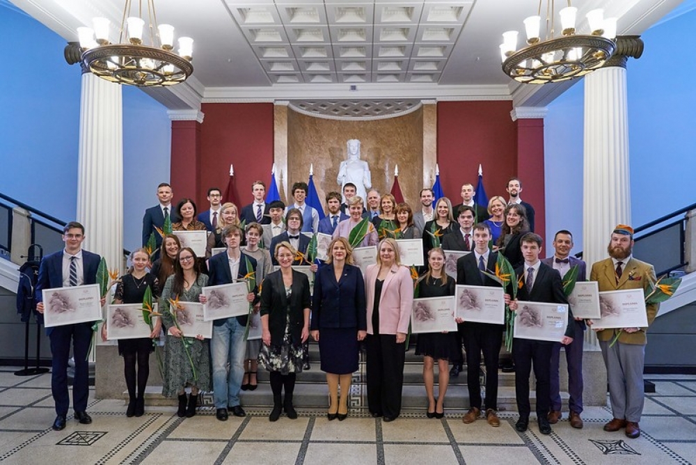 Sveic starptautisko mācību olimpiāžu laureātus