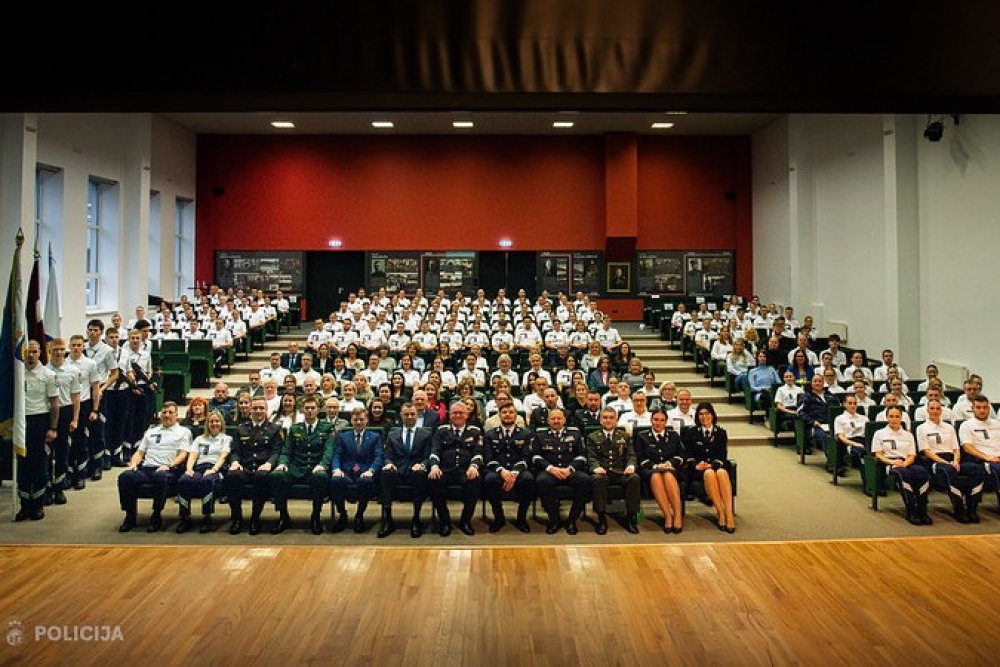 Atzīmējot Valsts policijas 107. gadadienu, zvērestu devuši 70 Valsts policijas koledžas kadeti