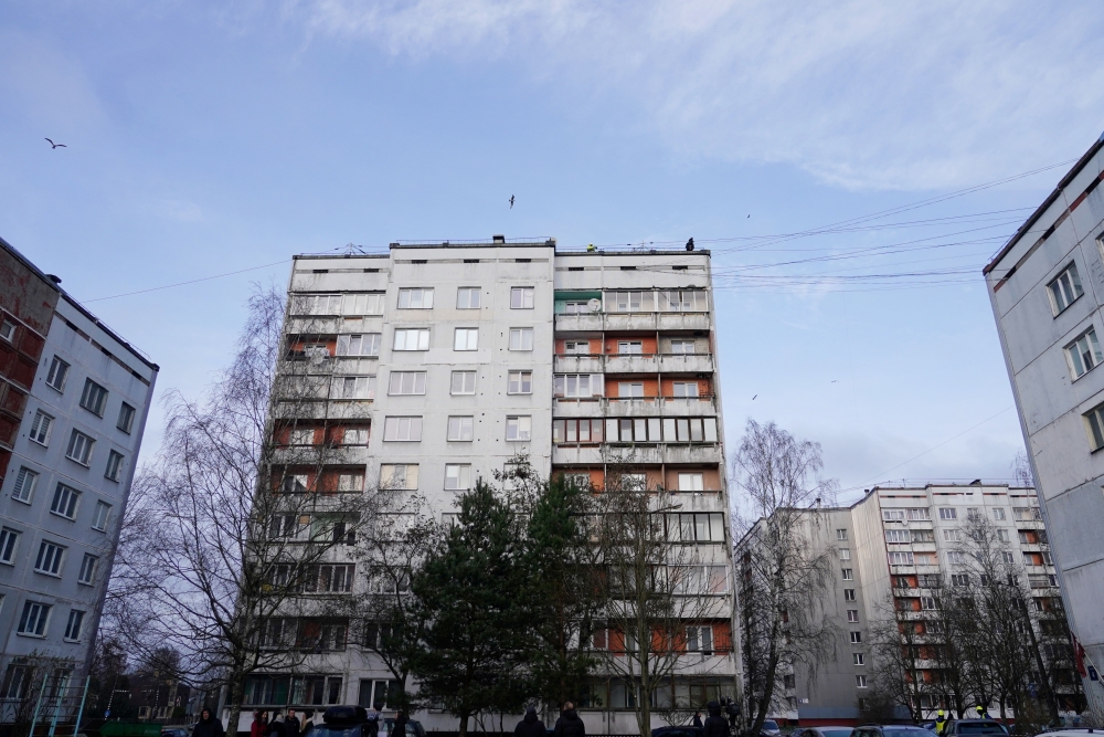Latvijā renovēti tikai 4% daudzdzīvokļu māju: Valsts kontrole atklāj būtiskākos šķēršļus un sniedz ieteikumus situācijas uzlabošanai