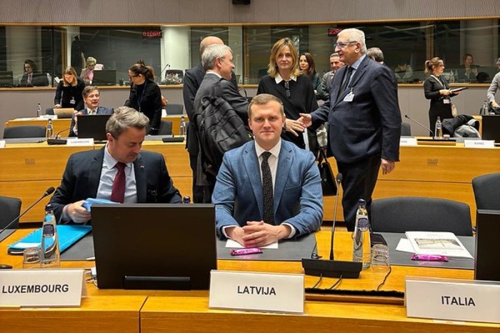 Parlamentārais sekretārs aicina vienoties par finansiālā atbalsta nodrošināšanu Ukrainai