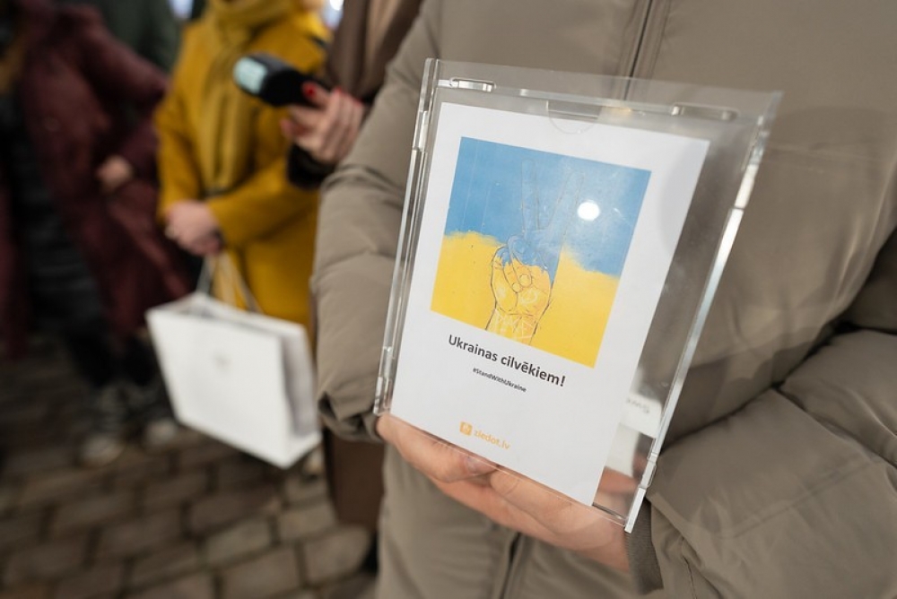 Saeimas Ziemassvētku labdarības akcijā saziedoti 23 tūkstoši eiro Ukrainas bērnu atbalstam 