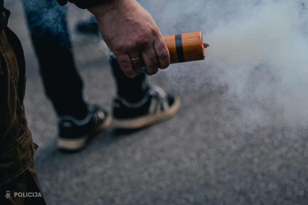 Policija Rēzeknē un Daugavpilī konstatēja vairākas personas, kas pirotehniku tirgoja bez licences 