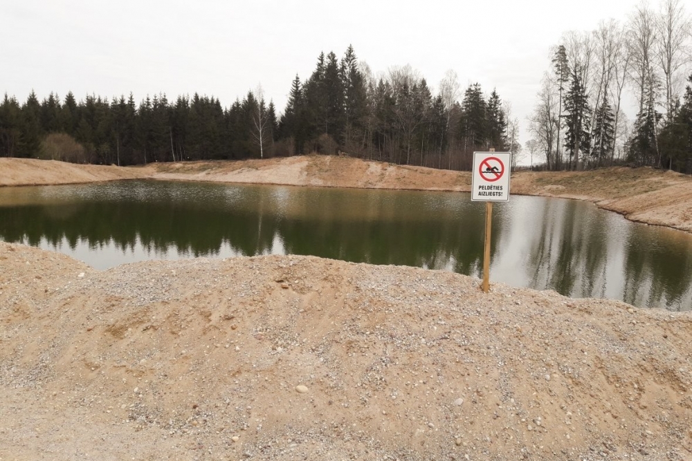 Karjers nav peldvieta