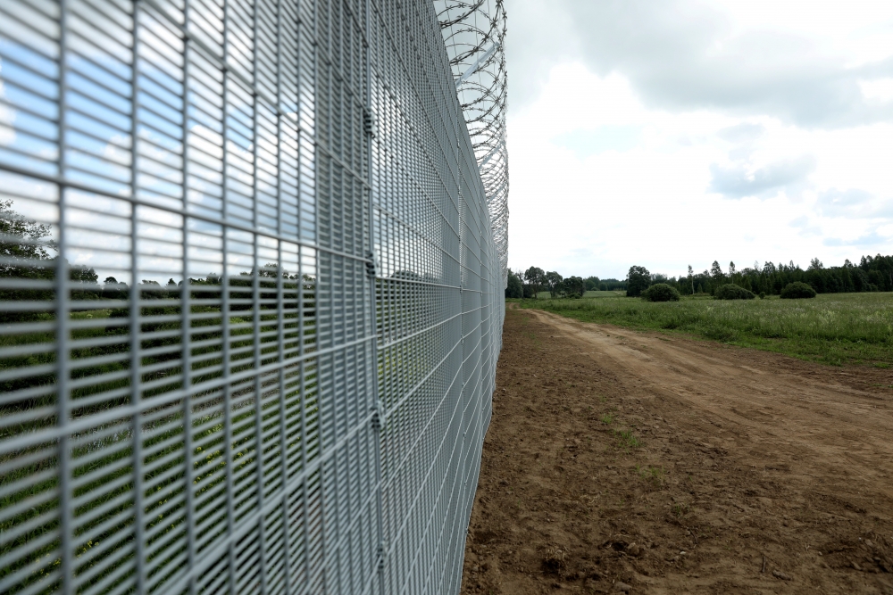 Turpina strauji pieaugt par nelegālo migrantu pārvadāšanu ārvalstīs aizturēto Latvijas valstspiederīgo skaits