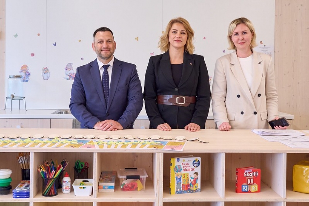 Ministru prezidente E. Siliņa darba vizītē Salaspils novadā apmeklē modernāko bērnudārzu Latvijā un Rīgas HES