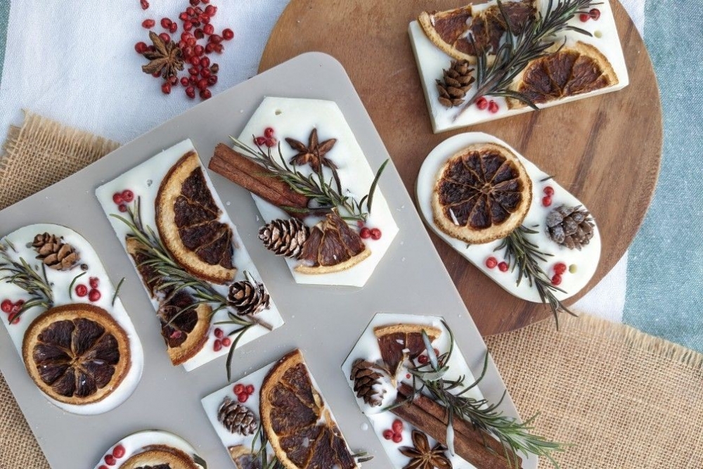 Liepājas Izglītības pārvalde: Dabas māja aicina apmeklēt aromātisku vaska dekoru darbnīcu 