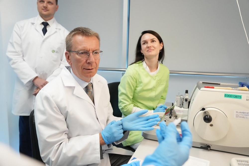 Valsts prezidents Edgars Rinkēvičs apmeklēja Centrālo laboratoriju