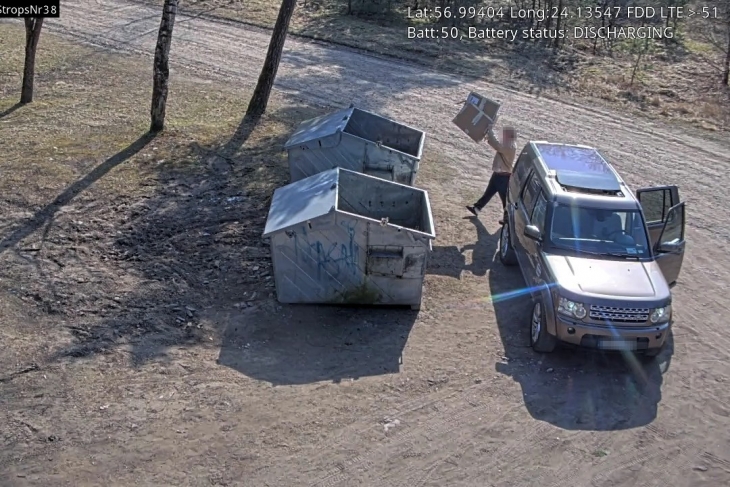 Rīgas pašvaldības kapsētās izvietotās videonovērošanas kameras ļauj noķert piemēslotājus