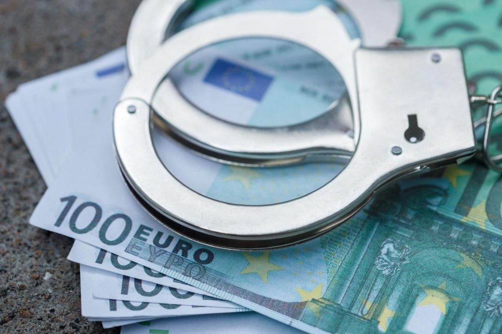 Policija aptur “naudas mūļa” noziedzīgās darbības Rīgā, Pierīgā un Ventspilī