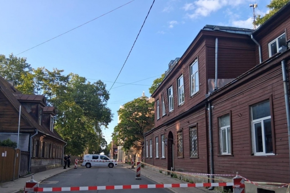 Pie Daugavpils ielas 8. nama drošības apsvērumu dēļ slēgts ielas posms