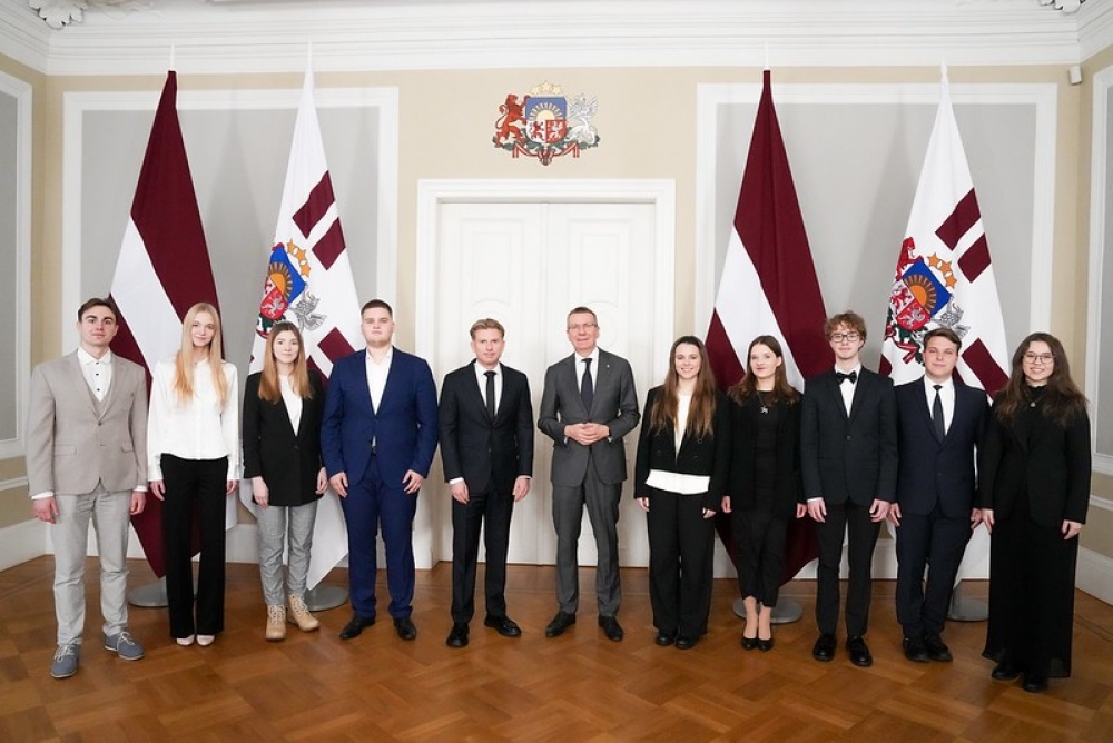 Valsts prezidents tiekas ar “Junior Achievement Latvia” Līderu programmas jauniešiem