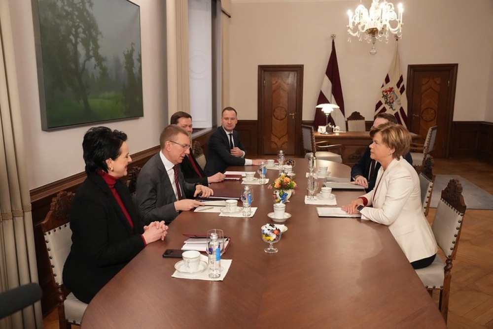 Valsts prezidents ar ārlietu ministri pārrunā Latvijas ārpolitiskās prioritātes 