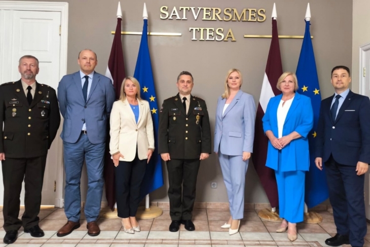 Satversmes tiesa un Latvijas Nacionālā aizsardzības akadēmija paraksta līgumu par sadarbību izglītībā, zinātnē un pētniecībā