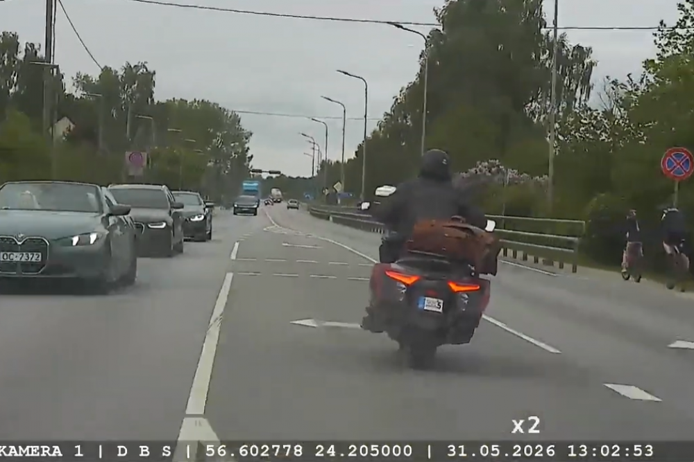 Aizturēts motociklists, kurš, radot bīstamas situācijas, bēga no policijas