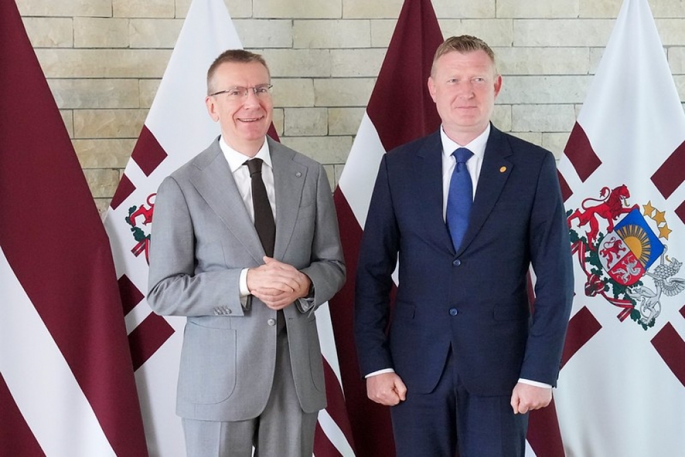 Valsts prezidents sarunā ar aizsardzības ministru uzsver nepieciešamību nodrošināt aizsardzības nozares efektīvu pielāgošanos drošības situācijai