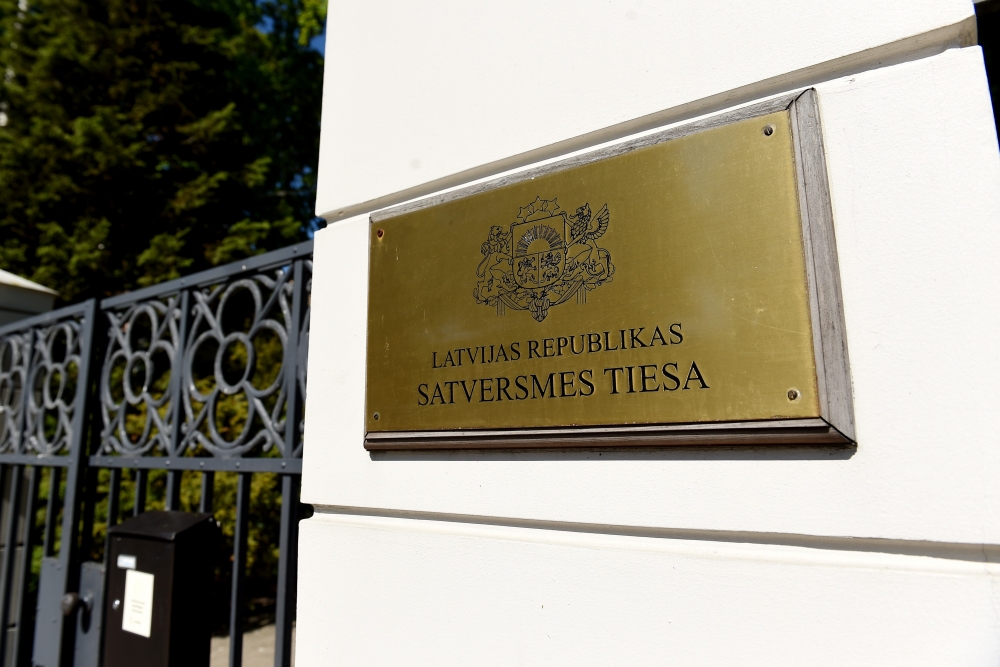 Par Satversmei atbilstošu atzīst pensiju otrā līmeņa iemaksu likmes terminētu samazināšanu par vienu procentpunktu