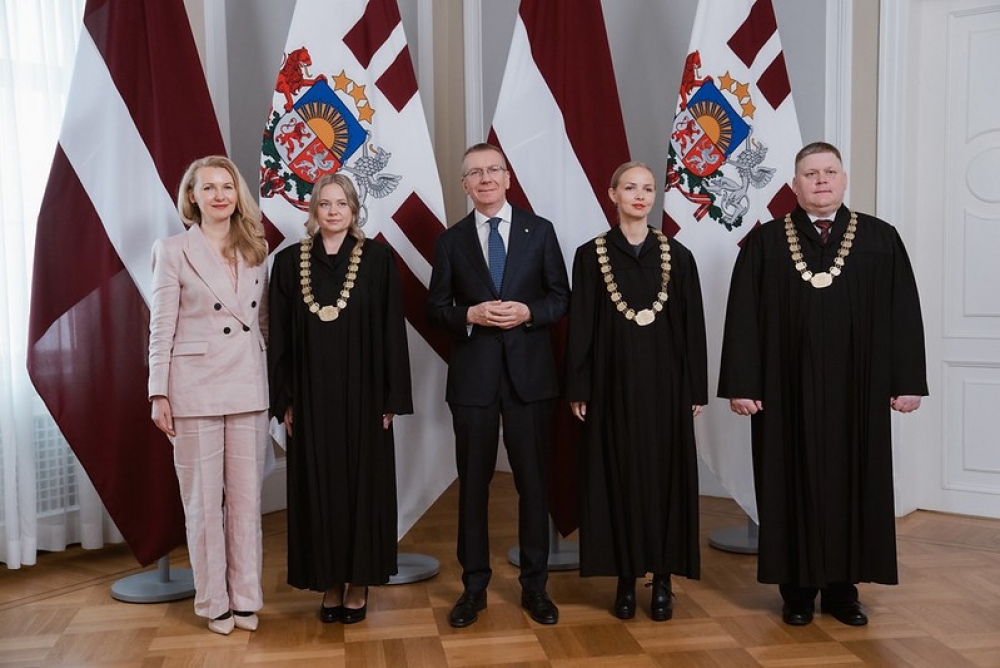 Tiesneša zvērestu Valsts prezidentam Edgaram Rinkēvičam dod trīs tiesneši