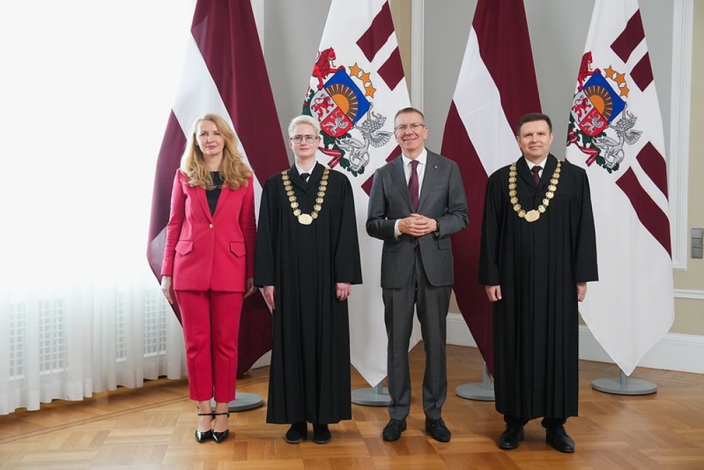 Tiesneša zvērestu Valsts prezidentam E. Rinkēvičam dod divi tiesneši