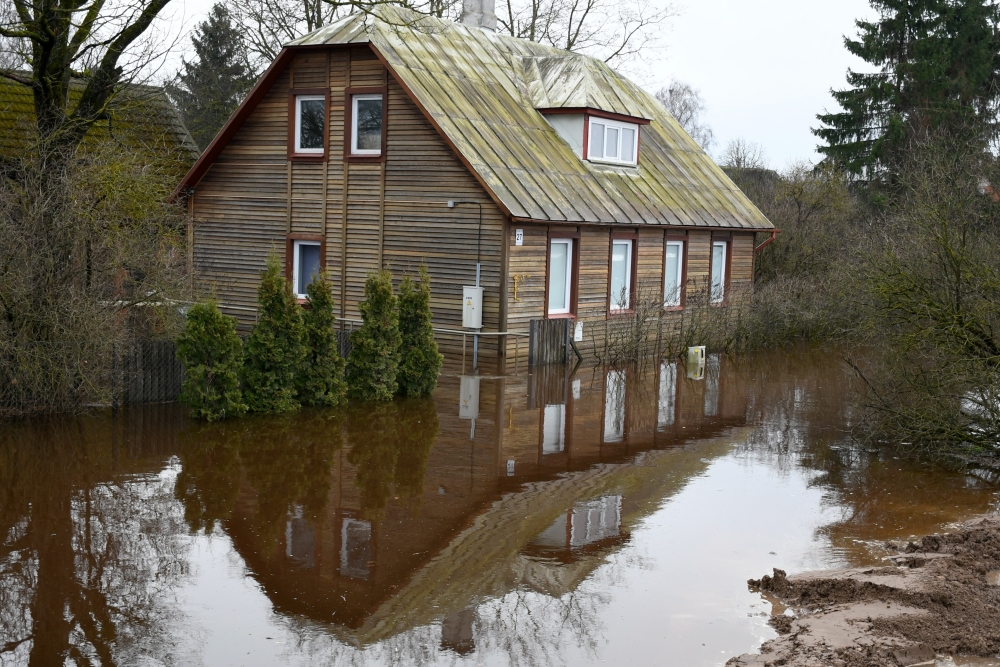 Pavasara pali un riski īpašumam: kā laikus sagatavoties un mazināt zaudējumus