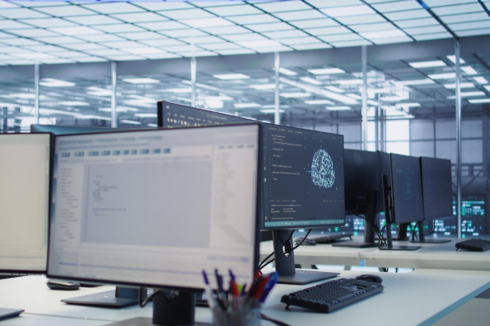 Aizdomās par 1,5 miljonu eiro vērtu IT iepirkumu krāpšanas lietu vakar aizturēta 21 persona