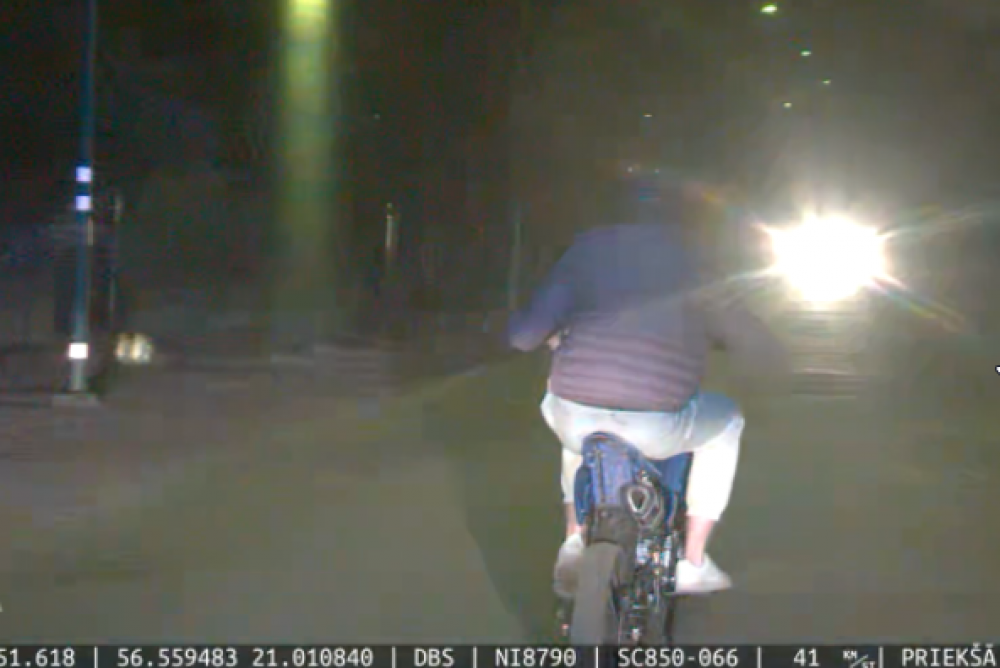 Liepājā apturēts 15 gadus vecs motocikla vadītājs, kurš bēga no policijas