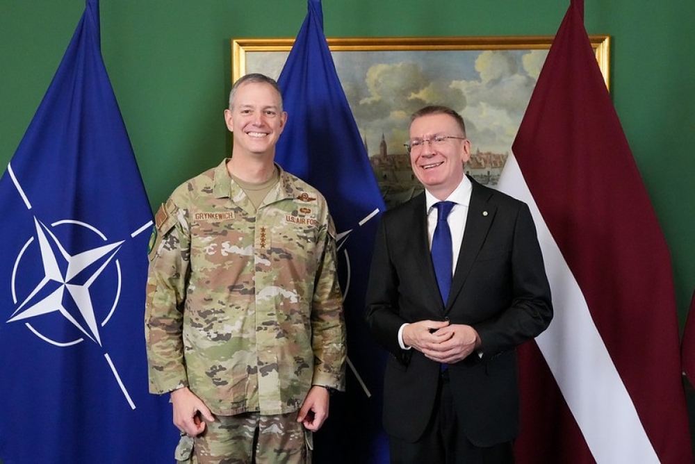 Valsts prezidents sarunā ar NATO Sabiedroto spēku virspavēlnieku Eiropā: Latvija atbildīgi veic savu ieguldījumu alianses drošībā