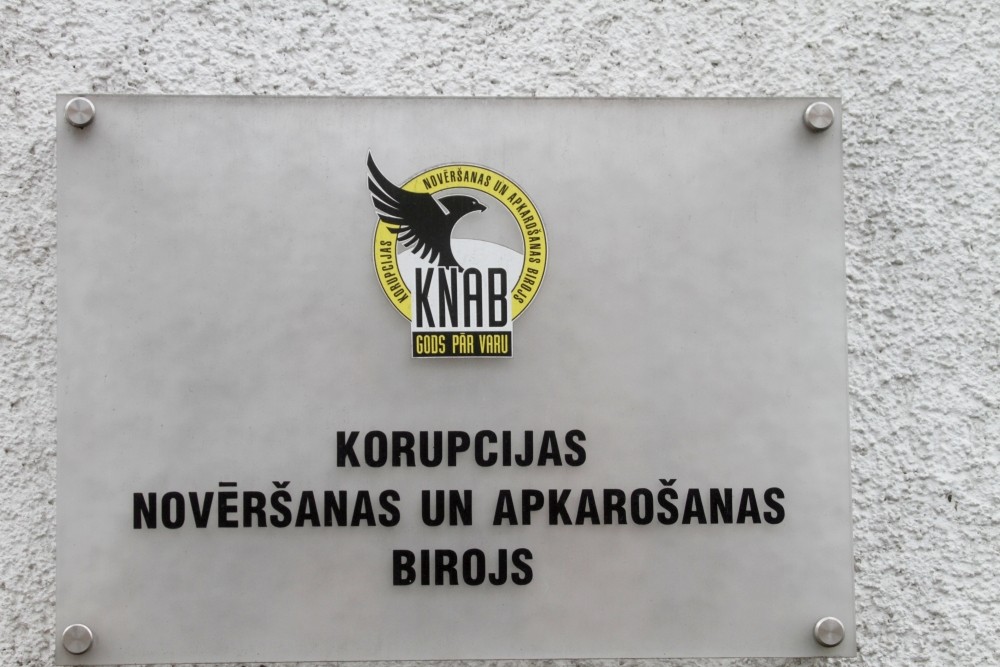 Uzņēmuma pārstāve nodevusi kukuli valsts amatpersonai, lai uzņēmums nomā iegūtu noskatītās telpas