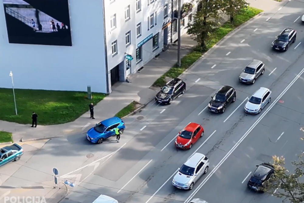 Policija pastiprinātās pārbaudēs Rīgas ielās fiksē 97 ceļu satiksmes noteikumu pārkāpējus