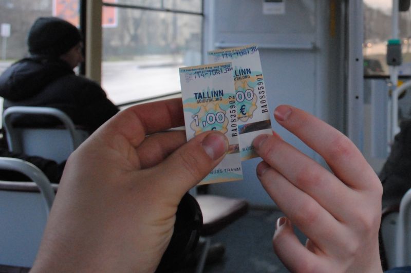 Dāvana Tallinas iedzīvotājiem: referendums par bezmaksas sabiedrisko transportu