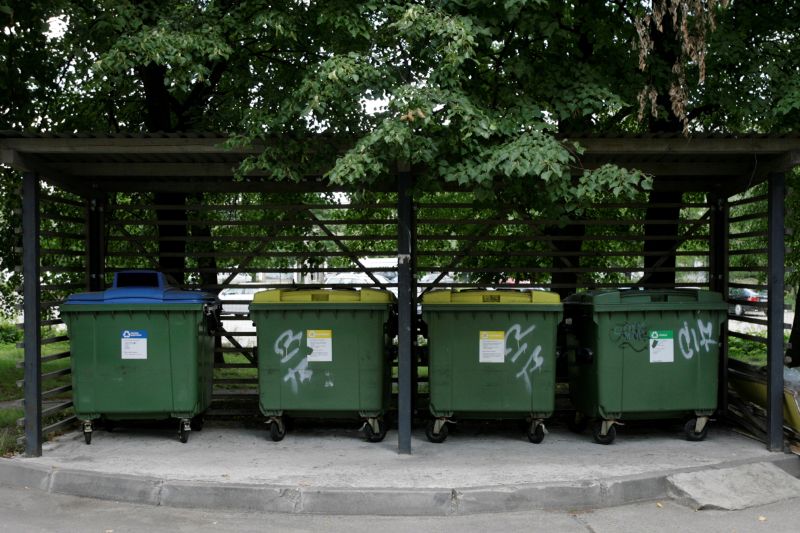 Konteineri un atkritumu šķirošana māju pagalmos - LV portāls