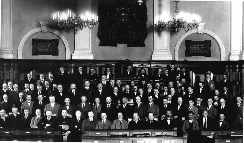 90 gadi kopš pirmās Saeimas sanākšanas