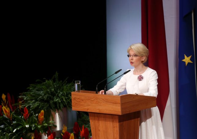 Saeimas priekšsēdētājas Ināras Mūrnieces runa Saeimas 2015.gada 4.maija svinīgajā sēdē par godu Latvijas Republikas neatkarības atjaunošanas 25.gadadienai