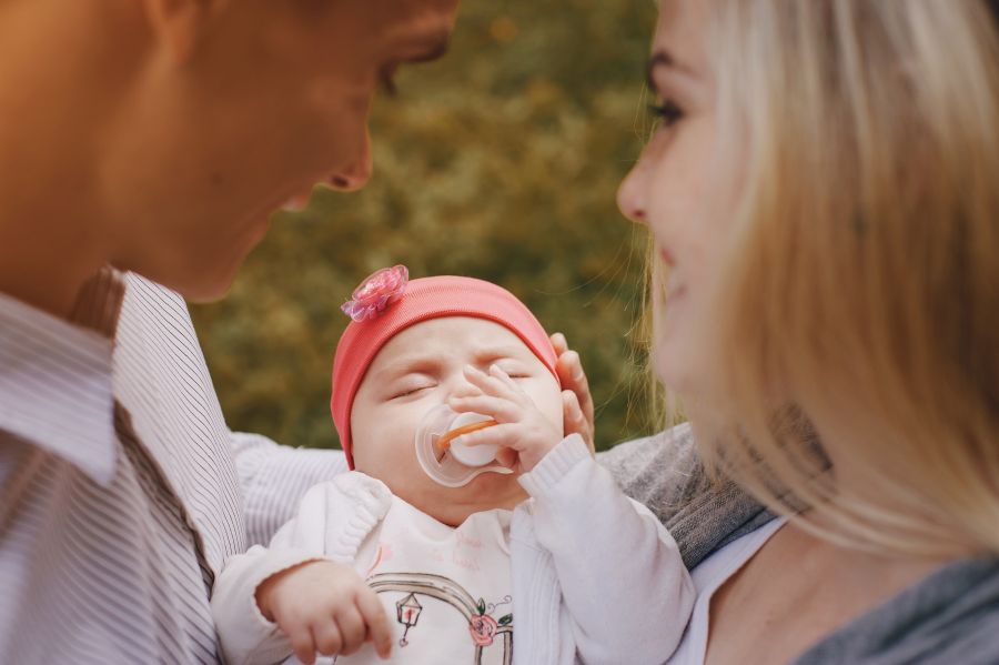 Bērna dzimšanas pārreģistrācija Latvijā un paternitātes noteikšana