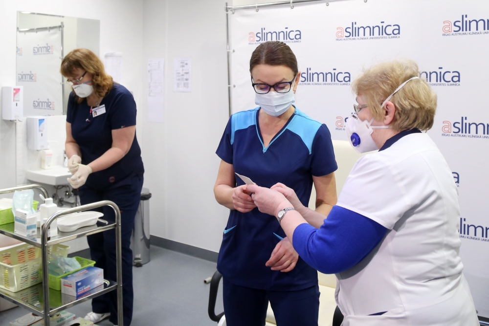 Latvijā uzsāk brīvprātīgu vakcināciju pret Covid-19