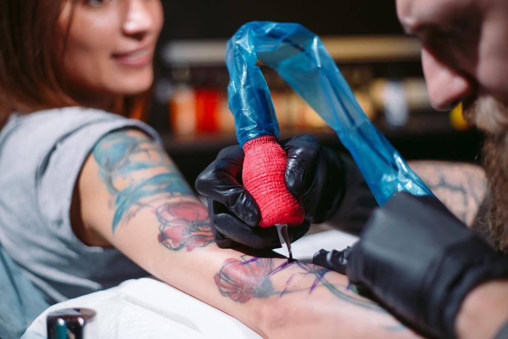 Stingrākas prasības tetovēšanas  un pīrsinga pakalpojumu sniedzējiem