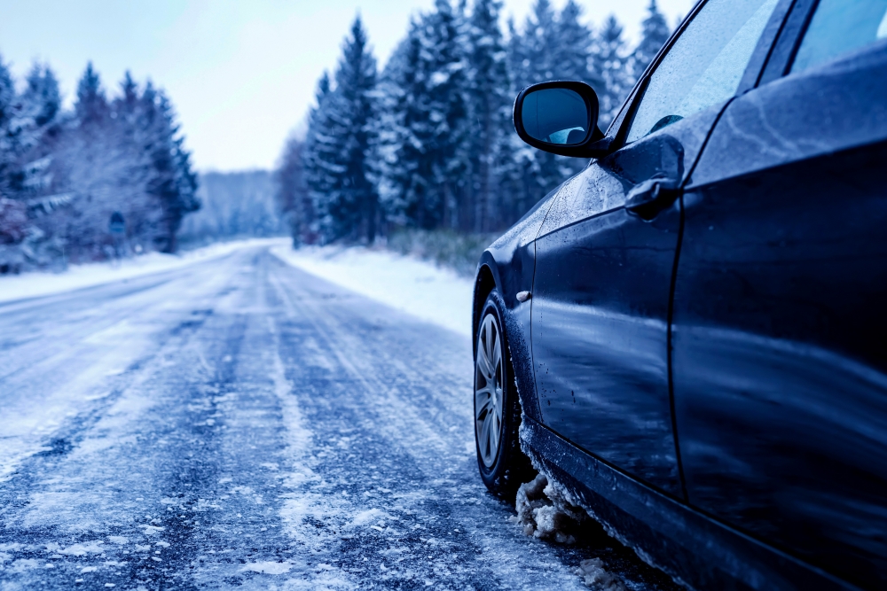 Stājas spēkā stingrākas prasības ziemas riepām un auto tehniskajām pārbaudēm