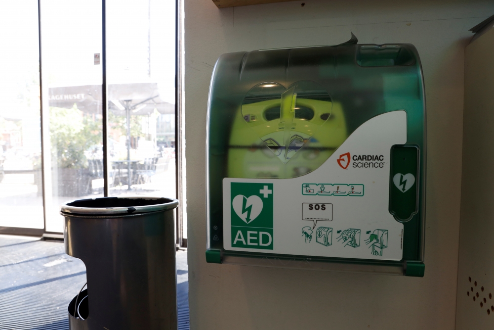Defibrilatori publiskās vietās tiks ieviesti pakāpeniski no 2025. gada beigām 