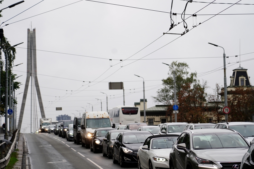 Top jauns likums: Latvijā liegs uzturēties Baltkrievijā reģistrētajiem transportlīdzekļiem