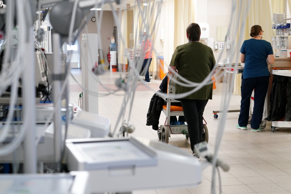 Pērn pieaudzis pacientu neapmaksāto veselības aprūpes pakalpojumu skaits. Kas to ietekmējis, un kā parādu problēma tiek risināta