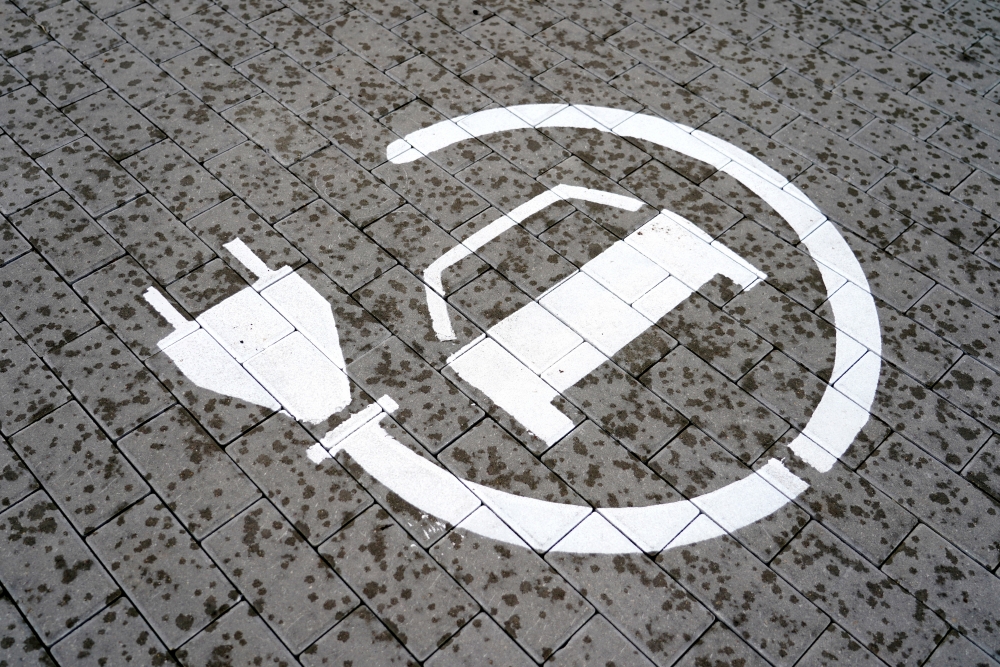 Ar jaunu likumu zaļinās transporta enerģiju un attīstīs alternatīvās degvielas infrastruktūru