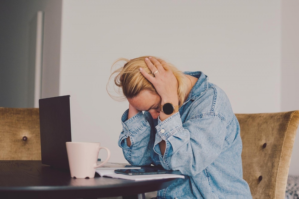 Kredīta noformēšana, veicot identitātes zādzību, cietušo neatbrīvo no atbildības 