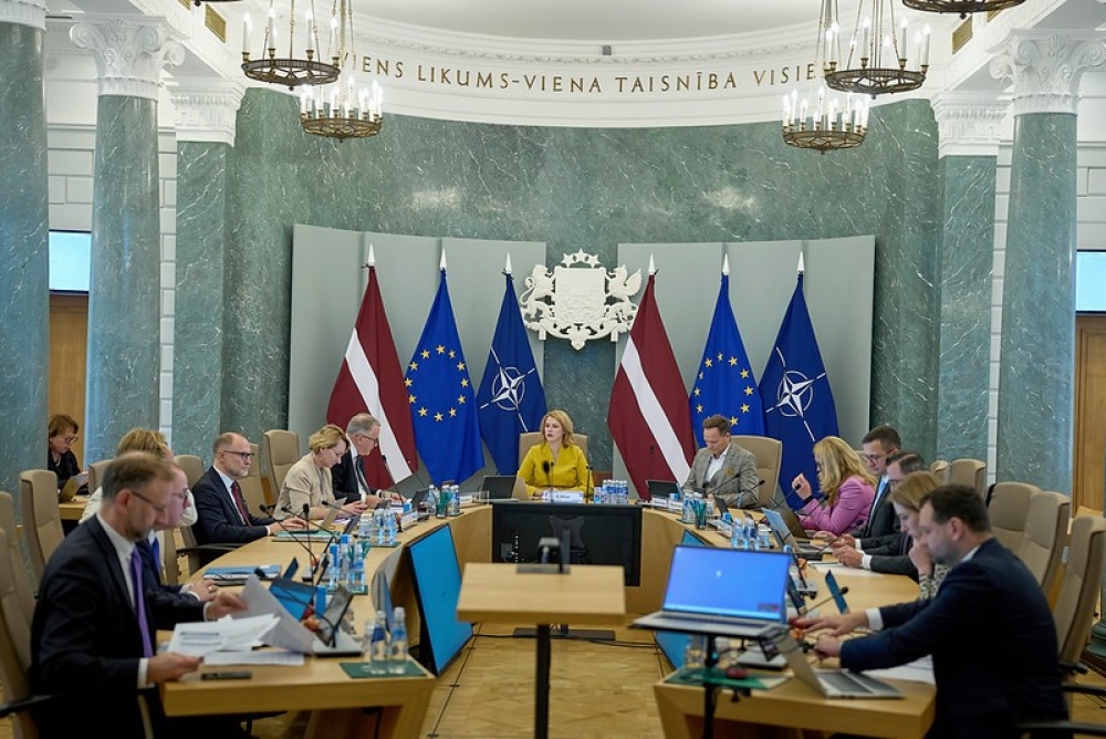 Valdība apstiprina 2026. gada budžetu iesniegšanai Saeimā. Papildu finansējums drošībai, demogrāfijai un izglītībai  