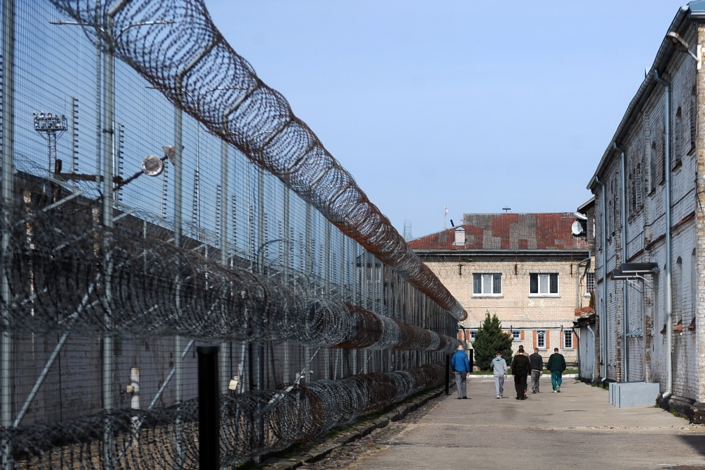 Arī Ieslodzījuma vietu pārvaldei vajadzēs informēt VID par aizdomīgiem ieslodzīto darījumiem 