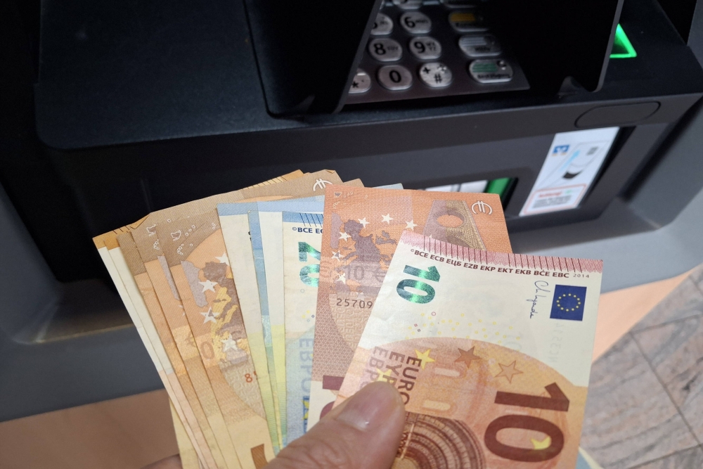 No jauna izsniegto nebanku kredītu apjoms pērn pirmoreiz pārsniedzis miljardu