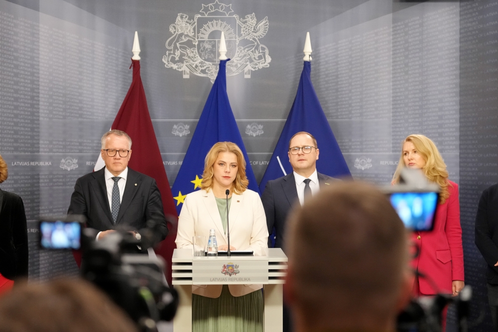 Valdība ir kritusi, un divi ministri atstādināti. Kas notiek līdz jauna kabineta apstiprināšanai?